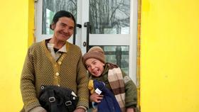 2017.12.11给孩子和老乡们将捐助的衣物送过来。