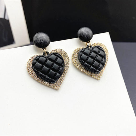 JU-C7561复古黑色桃心耳环2021年新款潮气质时尚感大气耳坠女网红耳饰 商品图3