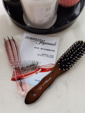 #跟着好物馆买买买 赫格丽头皮梳-颜值功能都在线，很轻巧，装包里时不时拿出来用用