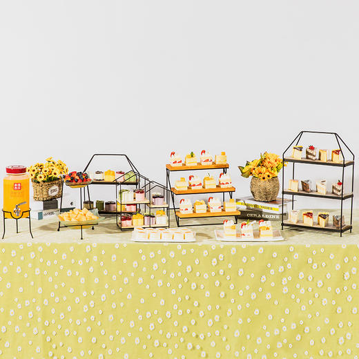 【企业茶歇甜品台】花样甜品，免费摆台，盛宴定制，高端大气，仪式满满！适合20-120人左右食用。需提前2天预约（中山） 商品图1