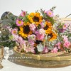 【踏山河】小花向日葵5 粉色翠菊1 粉色小雏菊1  粉色多头康2 粉色水仙百合1 银叶菊3 粉色勿忘我3 随机送细叶尤加利1  （王嘻嘻设计） 商品缩略图4