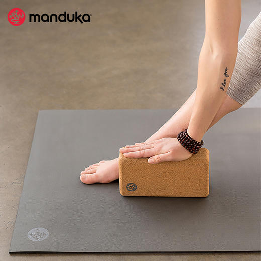 【清仓秒】美国原装 Manduka 青蛙 薄款瑜伽辅具软木砖（活动产品，收货后7天内支持调换，不退） 商品图3