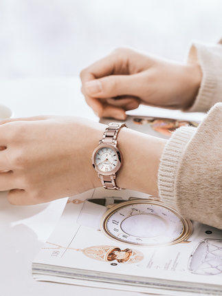 西铁城日本正品舒博钛™镀樱花粉色 光动能万年历多局电波女表ES9444-50B 商品图2