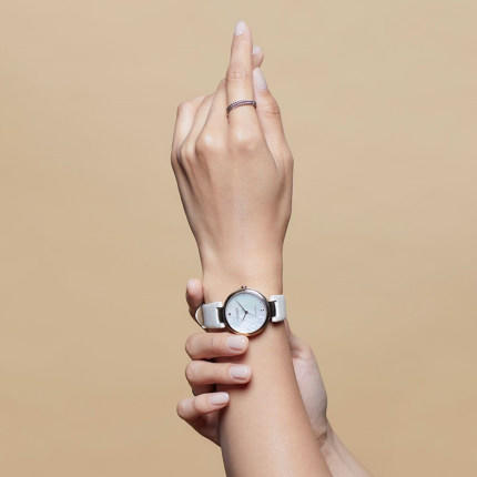 西铁城官方正品白色缎绣皮花纹表盘光电能时尚休闲女表EM0853-14H 商品图3