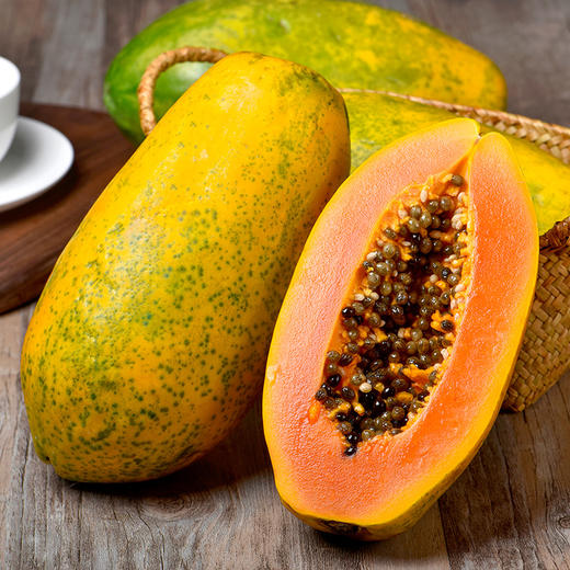 云南版纳红心木瓜  果园现摘现发   果肉细腻，嫩滑甜蜜  还可以搭配酸奶，牛奶食用   7-8成熟的木瓜可煲汤/做成银耳羹 商品图3