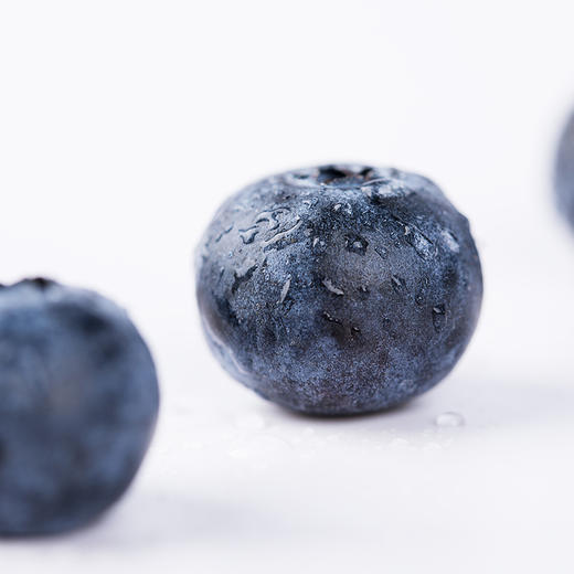 云南高原花香蓝莓    酸甜适度  诱人的蓝色浆果，咬一口，甜脆鲜嫩，颗颗爆汁，拌酸奶也是不错的选择！ 商品图2