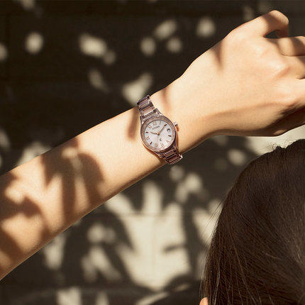 西铁城日本官方正品舒博钛镀樱花粉色电波女表EC1164-53Y 商品图5