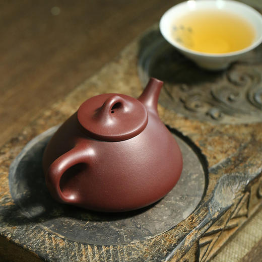 子冶石瓢壶 40目紫泥 陈腐6年 水色很好 紫海淘砂 子冶石瓢壶 40目紫泥 陈腐6年 水色很好 紫海淘砂