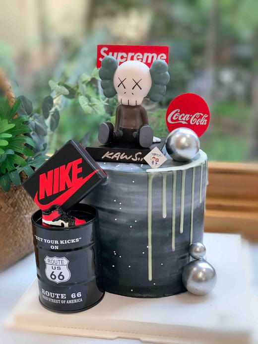 kaws潮牌奶油蛋糕正常高度 下单前请仔细阅读商品详情 商品图1