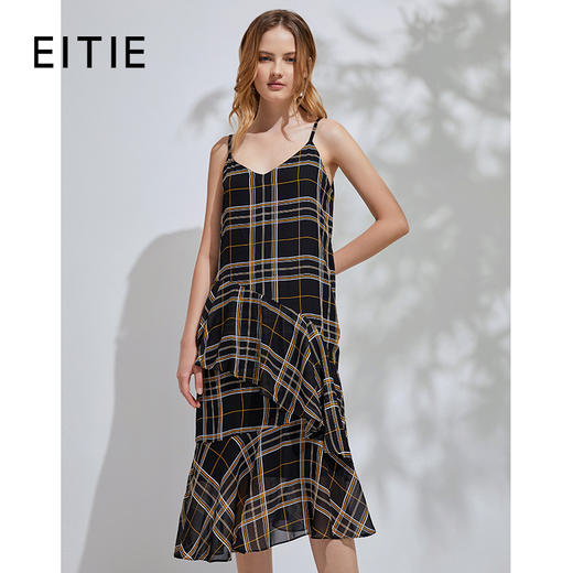 EITIE爱特爱春季新款显瘦V领洋气格纹荷叶边裙摆吊带连衣裙6107843 商品图0