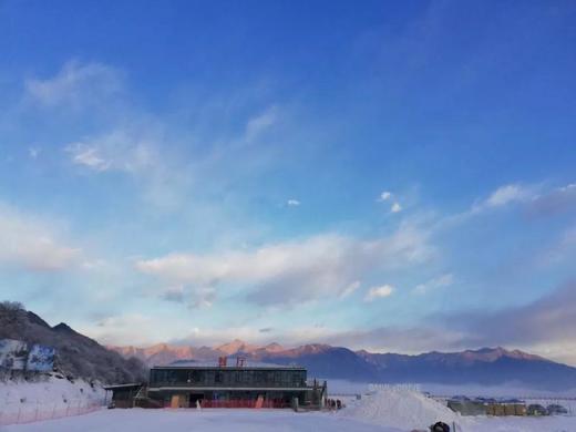 【拼包车出行 | 自由安排  | 太子岭滑雪场直通车 】|享受专业滑雪赛道，小众滑雪场任你肆意玩耍 商品图0