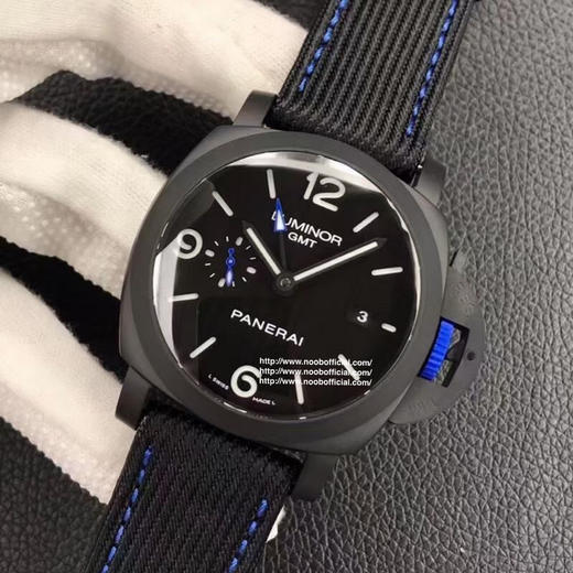 新品Pam1176实拍！
1 .“黑化的Pam441”，全陶瓷表壳，防划痕，不褪色，不会旧；2.让人惊艳的蓝色橡胶表冠，独特的视觉冲击，悦己悦人 商品图13