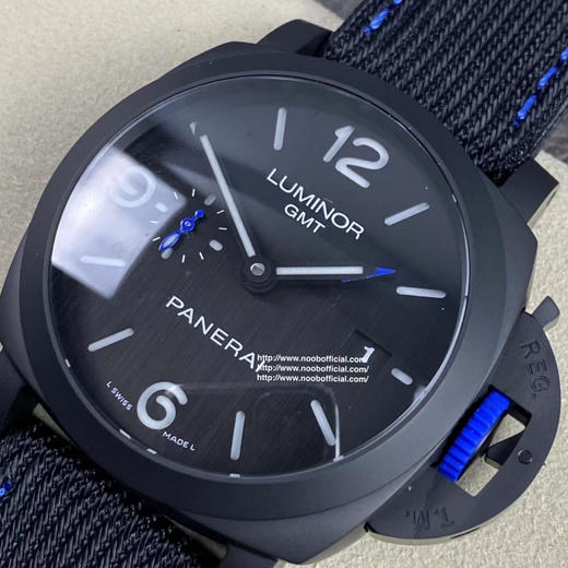 新品Pam1176实拍！
1 .“黑化的Pam441”，全陶瓷表壳，防划痕，不褪色，不会旧；2.让人惊艳的蓝色橡胶表冠，独特的视觉冲击，悦己悦人 商品图4