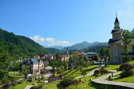 【拼包车出行 | 自由安排 】白鹿音乐小镇区直通车 | 不用去遥远的法国，让我们相约东方普罗旺斯 商品图0