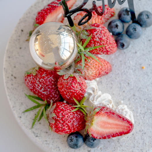 牛奶奶油蛋糕 小清新草莓蓝莓蛋糕  牛奶奶油蛋糕021 生日蛋糕 大理同城送 商品图1