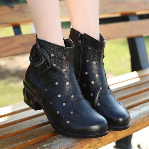 【女鞋】民族风女士凉靴粗跟中跟花朵洞洞款妈妈凉靴 商品图1