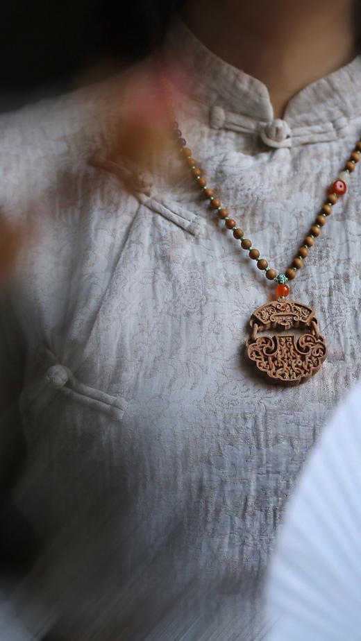 【青山特惠】原创设计-老山檀6mm*69颗配如意锁吊坠 y38 商品图7