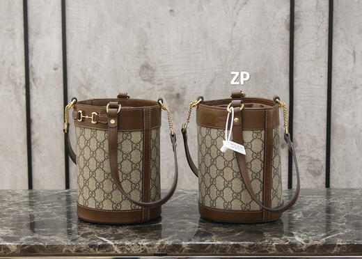 𝟭 𝟵 𝟱 𝟱马衔扣系列水桶包（原厂皮） 商品图2