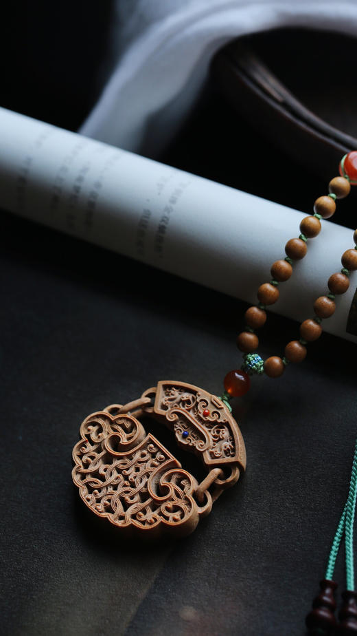 【青山特惠】原创设计-老山檀6mm*69颗配如意锁吊坠 y38 商品图3