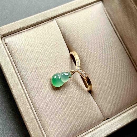 高冰种飘阳绿翡翠葫芦戒指18k黄金钻石镶嵌 商品图5