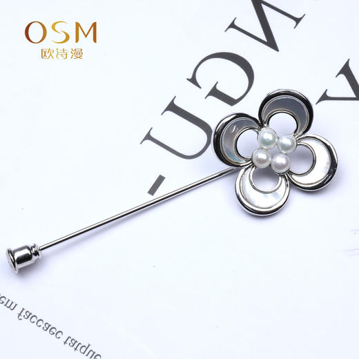 OSM欧诗漫 珍珠四叶草胸针 天然淡水珍珠 商品图2