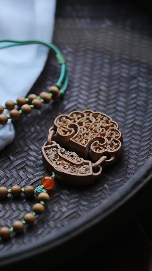 【青山特惠】原创设计-老山檀6mm*69颗配如意锁吊坠 y38 商品图5