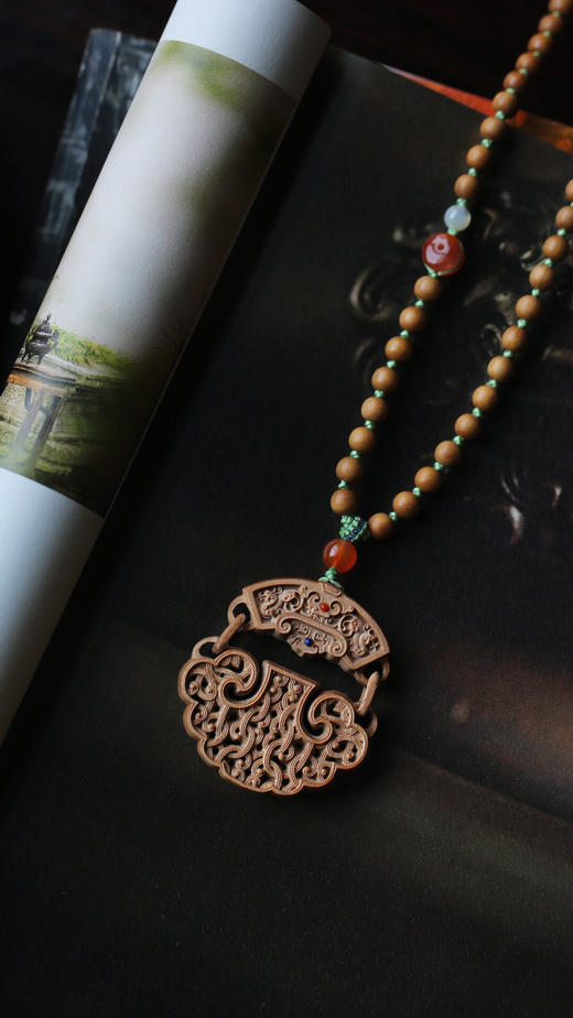 【青山特惠】原创设计-老山檀6mm*69颗配如意锁吊坠 y38 商品图2