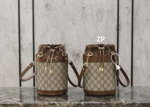 𝟭 𝟵 𝟱 𝟱马衔扣系列水桶包（原厂皮） 商品图0