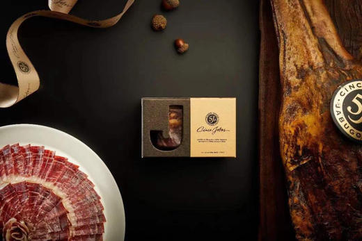 西班牙🇪🇸5J 黑标Cinco Jotas火腿
火腿整腿 送火腿架 大自然和时间的杰作，橡果喂养100%伊比利亚黑猪，油脂均衡，入口即化细腻醇香 商品图4