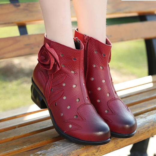 【女鞋】民族风女士凉靴粗跟中跟花朵洞洞款妈妈凉靴 商品图0