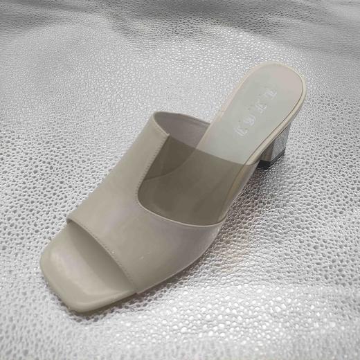 lFGJ 10203时尚漆皮透明胶皮女凉鞋中跟舒适凉拖 商品图6