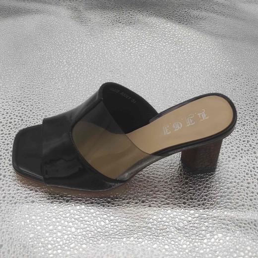 lFGJ 10203时尚漆皮透明胶皮女凉鞋中跟舒适凉拖 商品图1