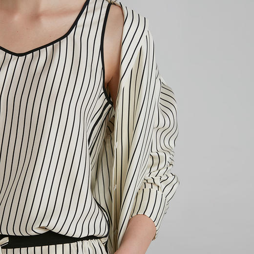 【ROYALCOVER】罗卡芙
桑蚕丝家居服黑白条纹真丝家居服套装 商品图1