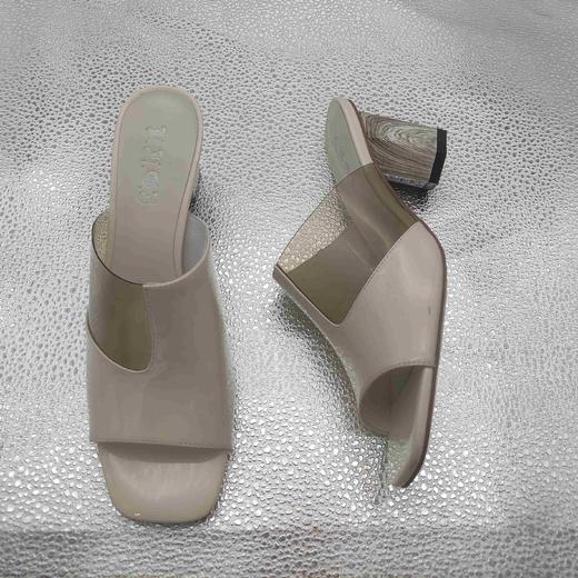 lFGJ 10203时尚漆皮透明胶皮女凉鞋中跟舒适凉拖 商品图9