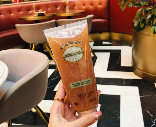 欧舒丹扁桃紧致磨砂沐浴啫喱200ml💛这是一款完美将磨砂加沐浴合二为一的磨砂啫喱 商品图1