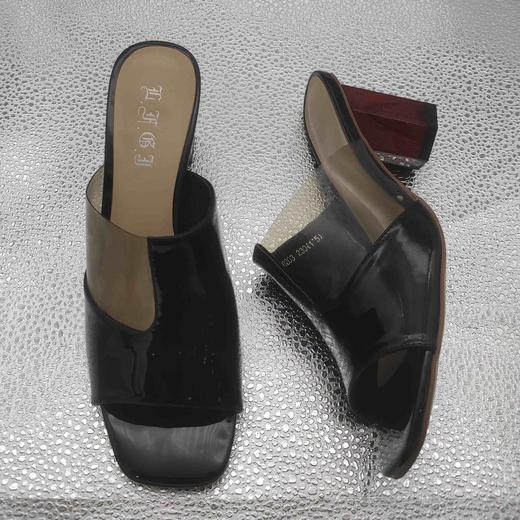 lFGJ 10203时尚漆皮透明胶皮女凉鞋中跟舒适凉拖 商品图3