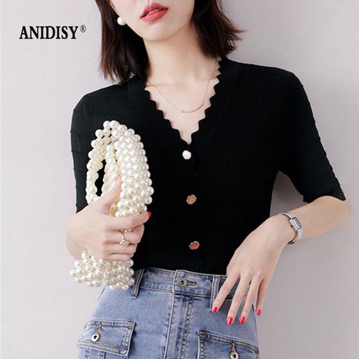 限时特惠239/2件
中短款波浪边V领短袖单排扣冰丝短款修身针织衫 商品图3