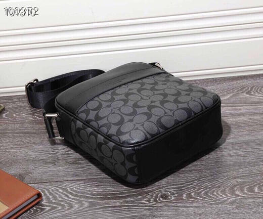 春季特价💰460 Coach/蔻驰男包71764 商品图3