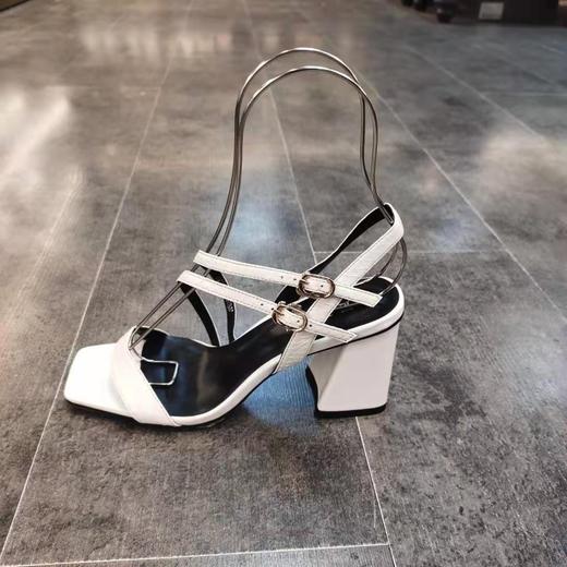 LFGJ 8505设计师款双带蛇纹皮中粗跟女凉鞋 商品图1