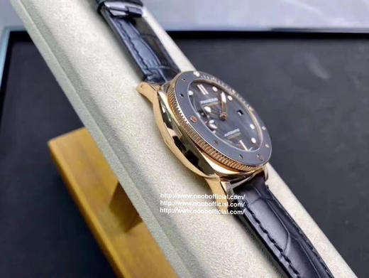 VS沛na海 红金PAM974，42mm，皮表带，透底，自动机械机芯，男士腕表。 商品图6