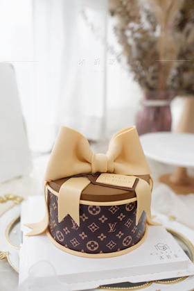 LV蝴蝶结礼物盒蛋糕