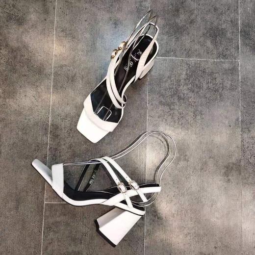 LFGJ 8505设计师款双带蛇纹皮中粗跟女凉鞋 商品图5