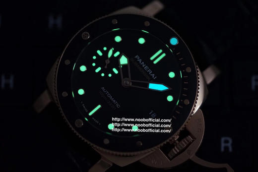 VS沛na海 红金PAM974，42mm，皮表带，透底，自动机械机芯，男士腕表。 商品图5