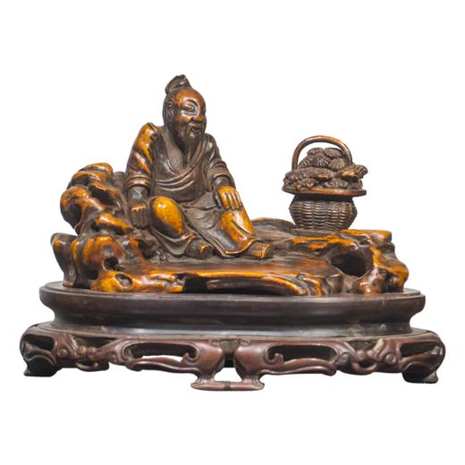 清代  黄杨木雕采药老人像（红木座） 商品图5