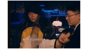  质疑观众，却又需要靠他们生存：罗兰·巴特眼中的先锋戏剧 