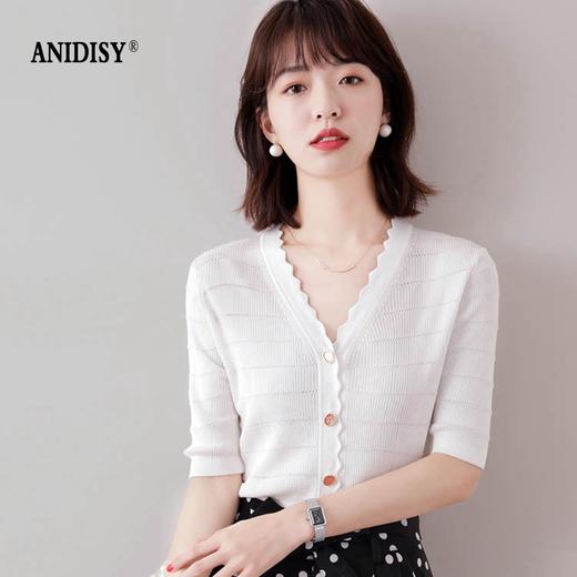 限时特惠239/2件
中短款波浪边V领短袖单排扣冰丝短款修身针织衫 商品图0