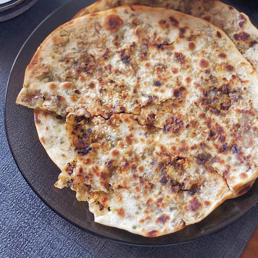 【下单后72小时内发货】秋莲妈妈网红梅干菜饼 原味5个+香辣5个（简包装）100g*5/包 表脆内糯、油而不腻、鲜香满口 商品图8