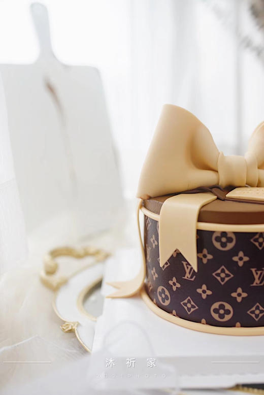 LV蝴蝶结礼物盒蛋糕 商品图1