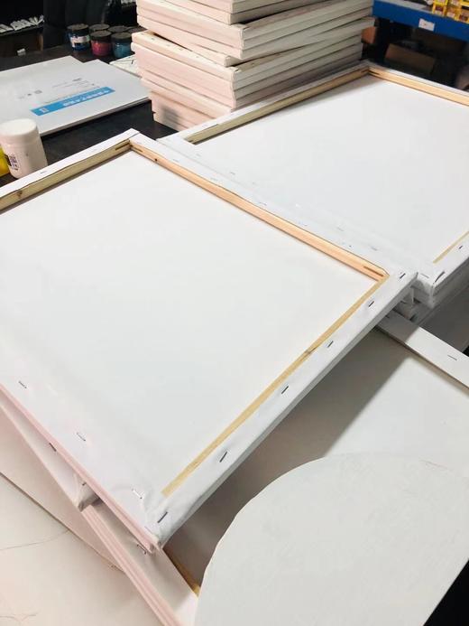 特价油画框---有轻微瑕疵  尺寸有稍微不准（手工测量尺寸误差1-3CM）满30元发货，介意勿拍。建议大的画框2个起拍 商品图2