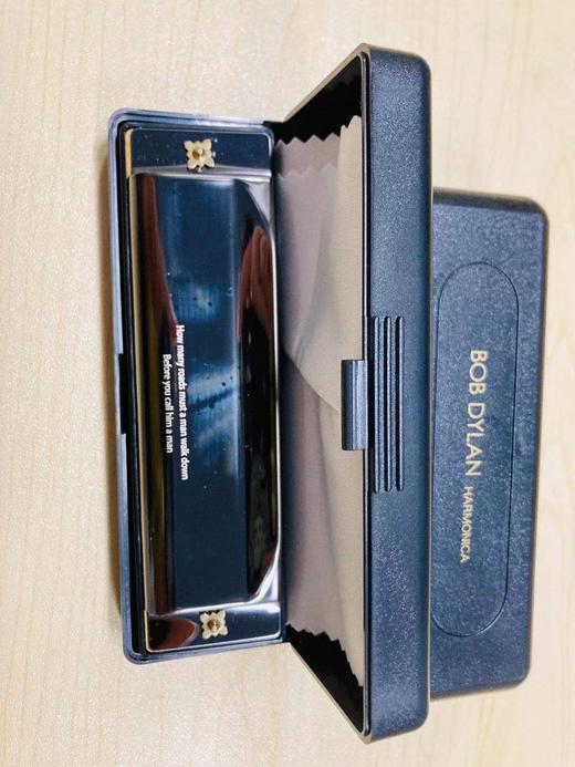 【抽奖专用，勿拍】鲍勃迪伦诗集的配套口琴 商品图0